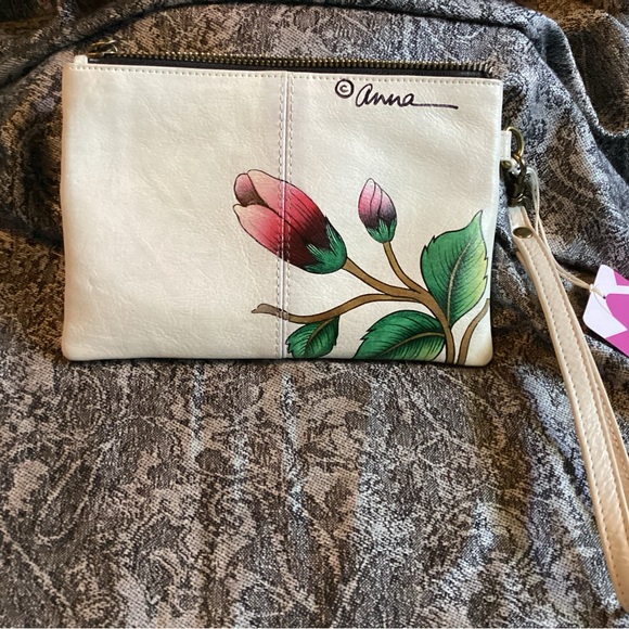 Anna Anushka NWT hand painted wristlet on white leather with red roses. - Picture 6 of 7